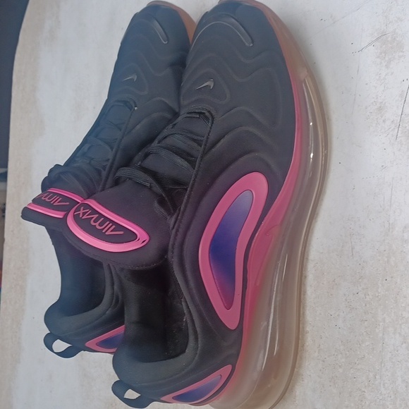 Nike Airmax 720 - Picture 1 of 9